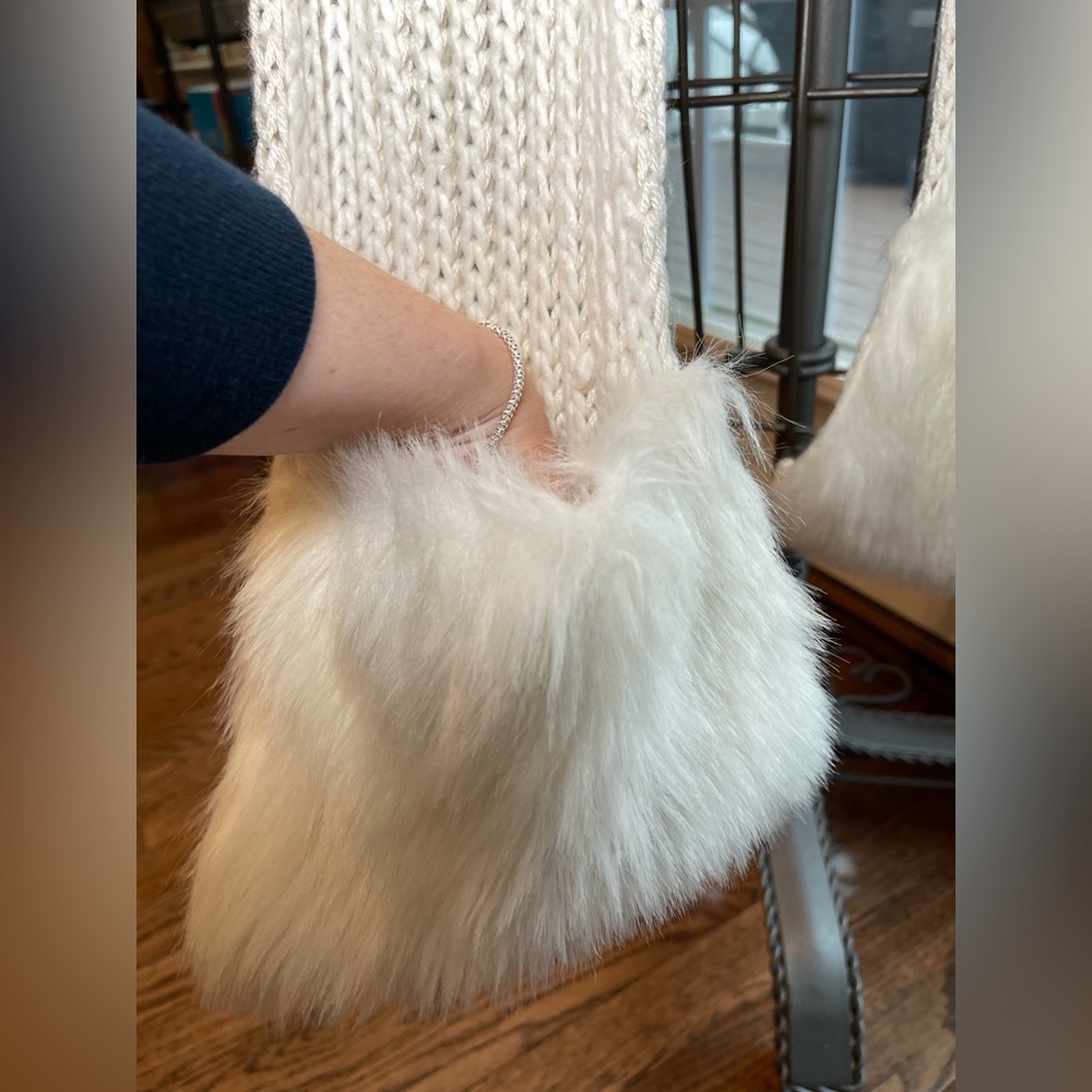 Cream Chunky Knit Scarf Faux Fur Pocket Ends Cozy Winter Wrap - Picture 5 of 6